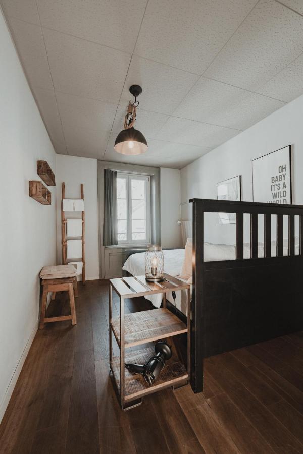 No8 Boutique Hotel - Self Check In Unterseen Bagian luar foto
